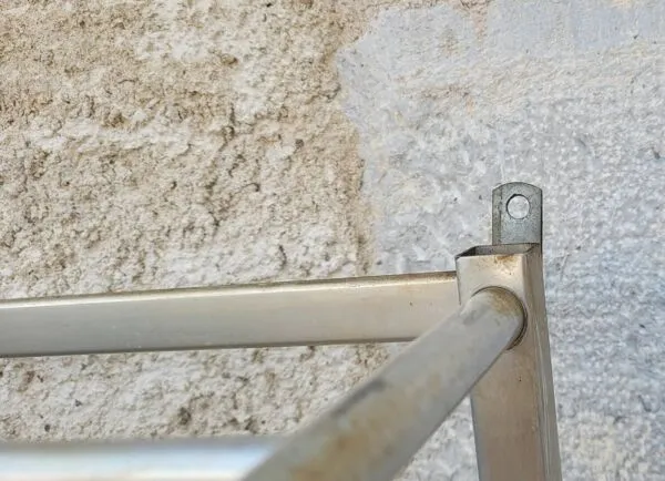 Illustration numéro 4 du produit Vestiaire  Industriel en Aluminium & Fonte – Style ''SNCF'' – 1950