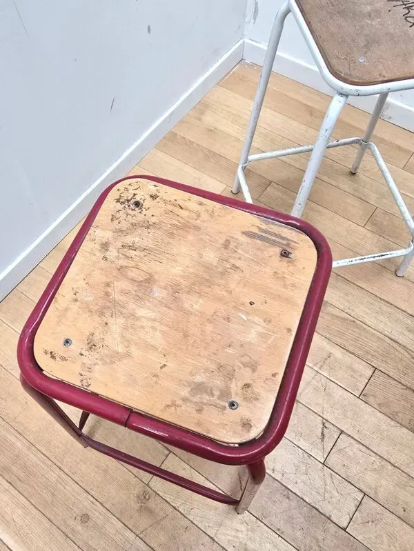 Illustration numéro 4 du produit Suite de 3 tabourets industriels