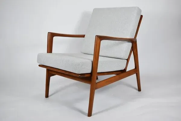 Illustration numéro 4 du produit Fauteuil spectaculaire rénové, tissu gris clair, années 1960, usine de meubles Swarzedzka