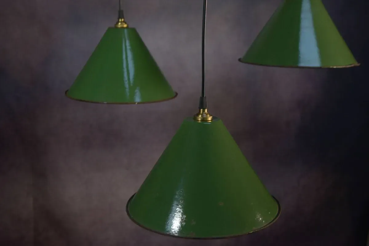 Illustration numéro 4 du produit Suspension industrielle design support en chêne avec 3 cloches en métal