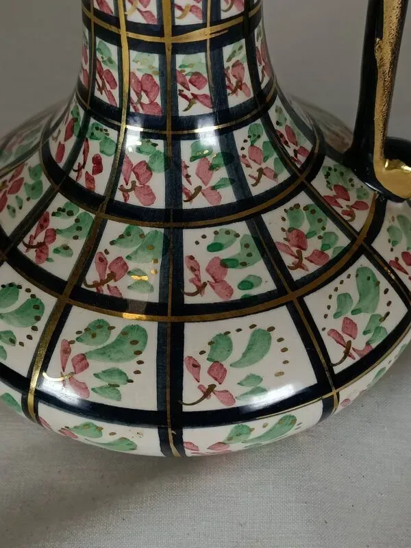 Illustration numéro 4 du produit Aiguière ancienne en faïence décor floral – XIXe siècle