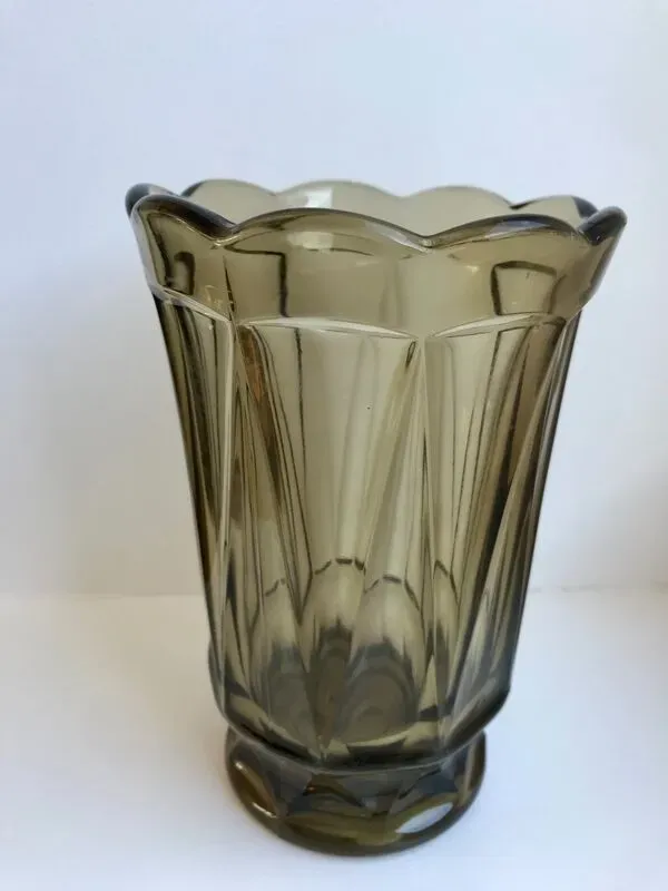 Illustration numéro 4 du produit Vase en verre fumé années 60-70