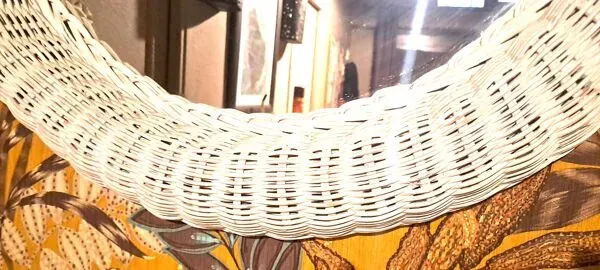 Illustration numéro 4 du produit Miroir rotin blanc 1970 France objet décoration entrée Chambre grand Miroir