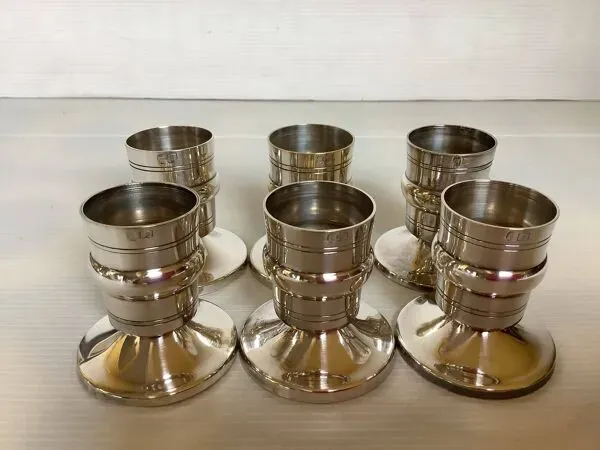 Illustration numéro 4 du produit 6 bougeoirs métal argenté