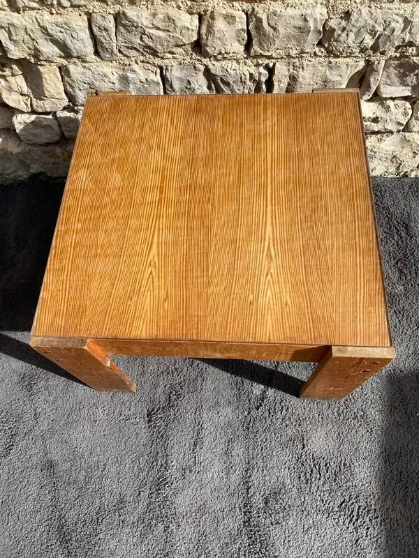 Illustration numéro 4 du produit Table basse en bois de pin