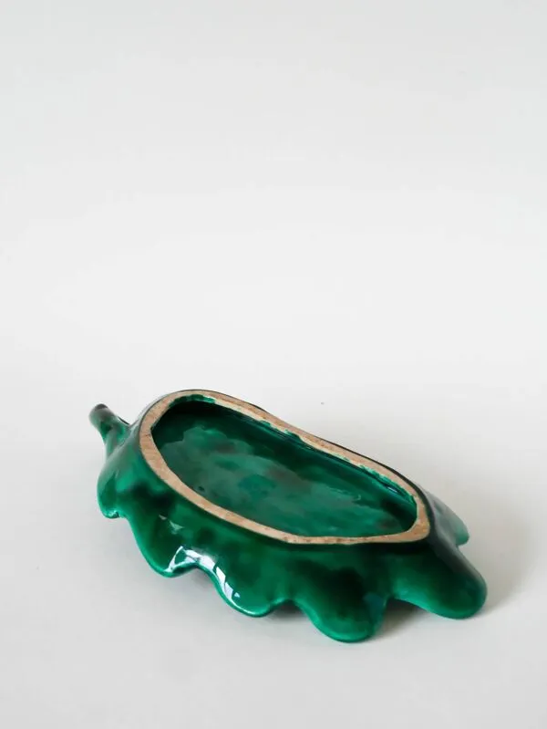 Illustration numéro 4 du produit Grand vide-poche en barbotine, modèle ''Feuille'', vert, design, 1970