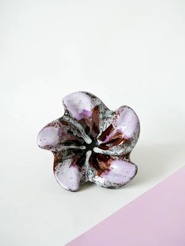 Illustration numéro 4 du produit Vide-poche  / coupe en céramique étoile violet lilas et marron 1970