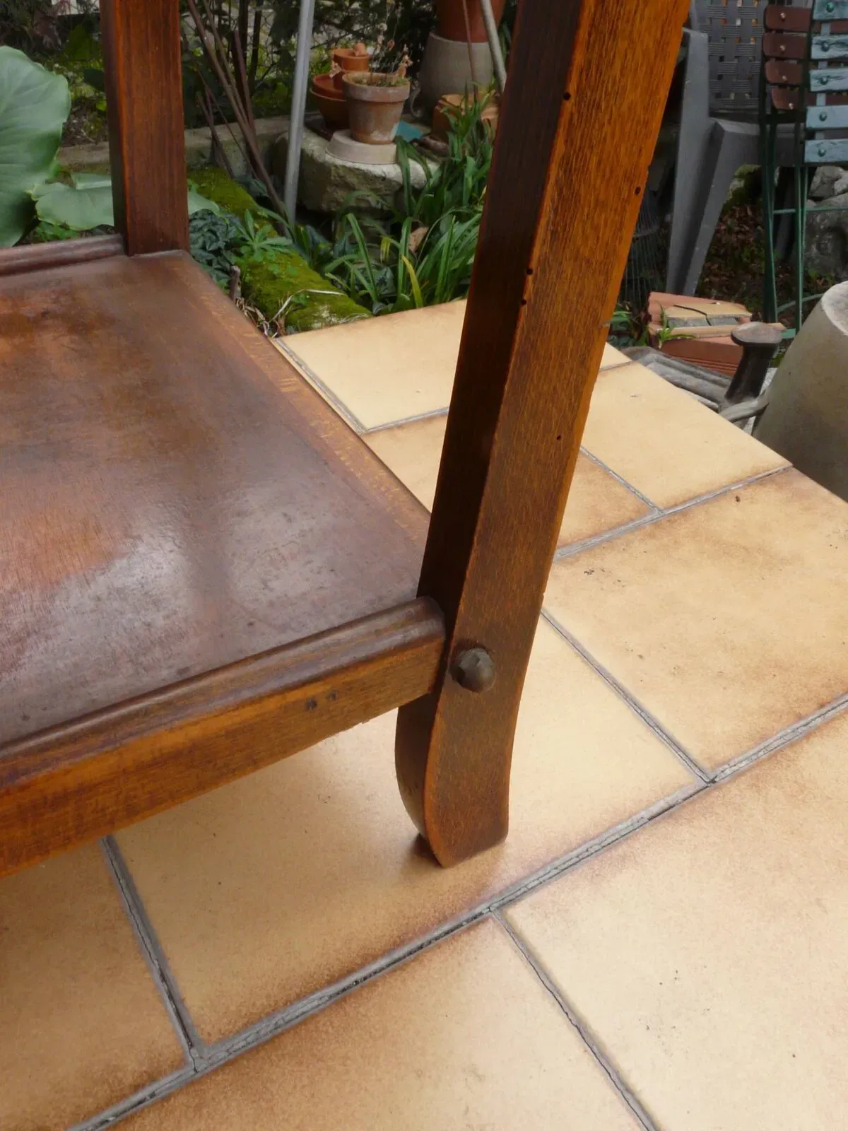 Illustration numéro 4 du produit Table en bois années 50 style industriel