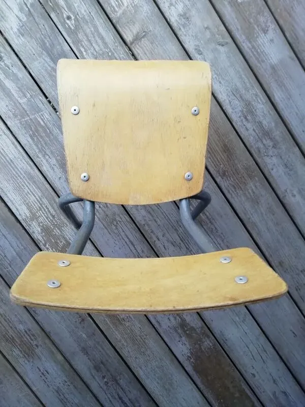 Illustration numéro 4 du produit Chaise école