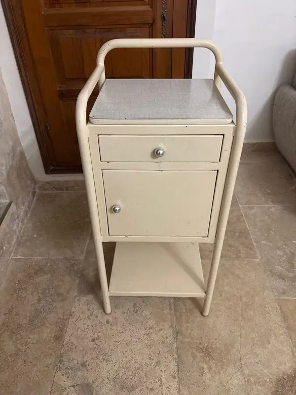 Illustration numéro 4 du produit Table de nuit