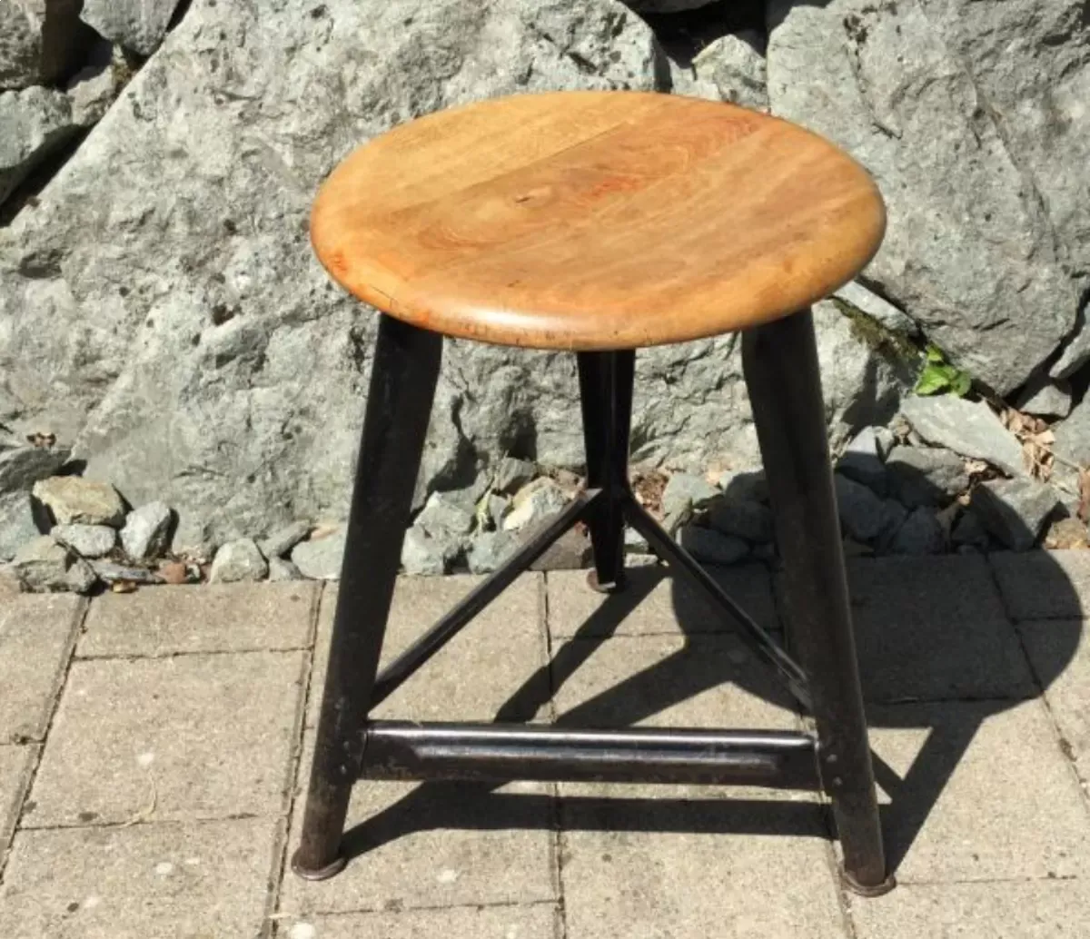 Illustration numéro 4 du produit Tabouret d'atelier