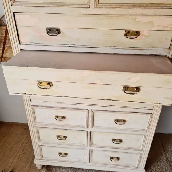 Illustration numéro 4 du produit Meuble de métier, de mercerie - commode haute patinée