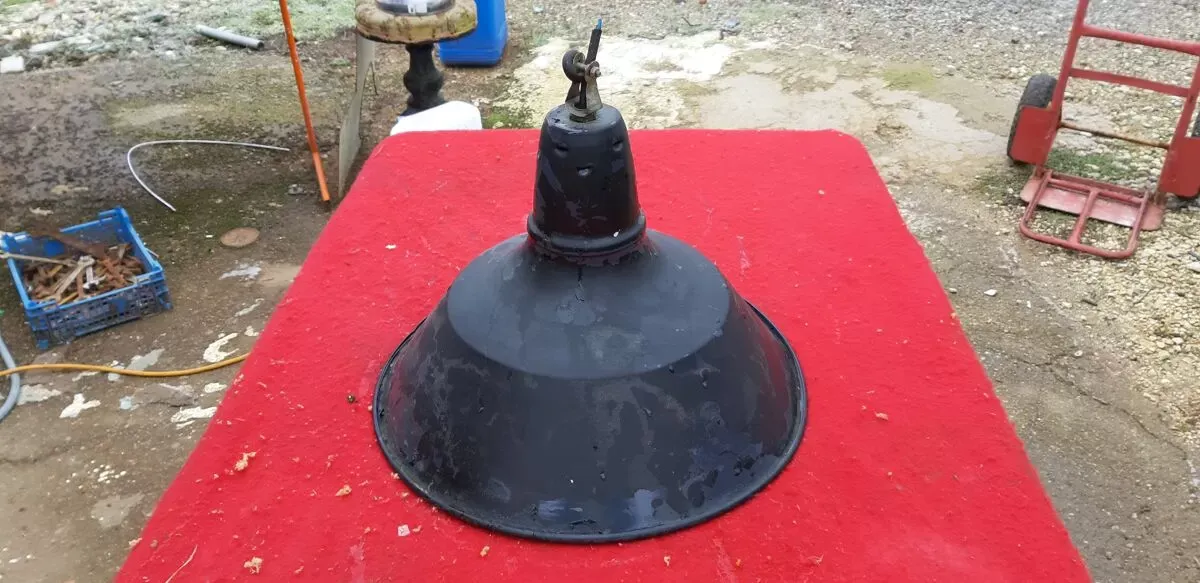 Illustration numéro 4 du produit Suspension industrielle en tole émaillée