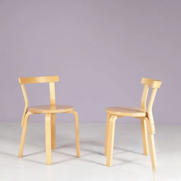 Illustration numéro 4 du produit Chaises en pin modèle 68 d'Alvar Aalto des années 1950, ensemble de 2.