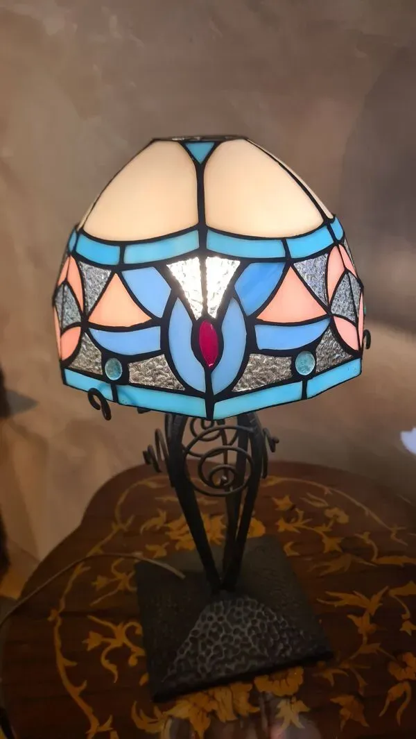 Illustration numéro 4 du produit lampe fer forgé ancienne ,1900 a 30 avec abat jour verre vitrail soudé plom