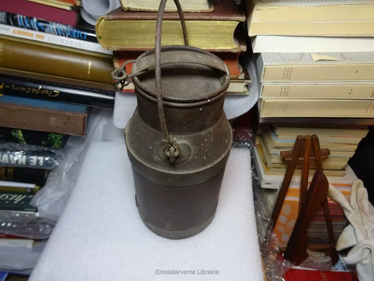 Illustration numéro 4 du produit Bidon à lait en fer apprenti compagnon XXe siècle