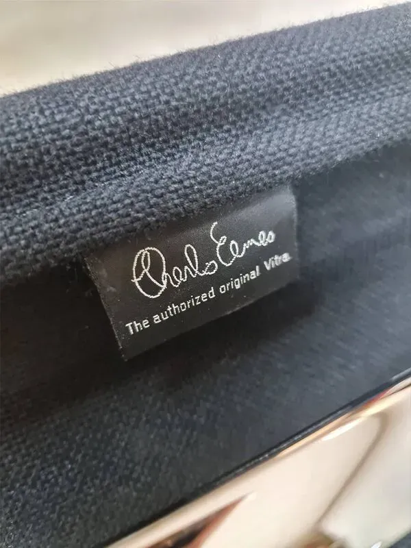 Illustration numéro 4 du produit Chaise de bureau vintage en aluminium EA108 Charles Eames Vitra