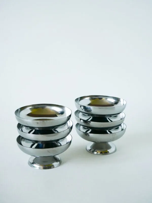 Illustration numéro 4 du produit Lot de 6 coupes à glace en inox, pieds large, Design, 1970 - 4.2 X 9 cm