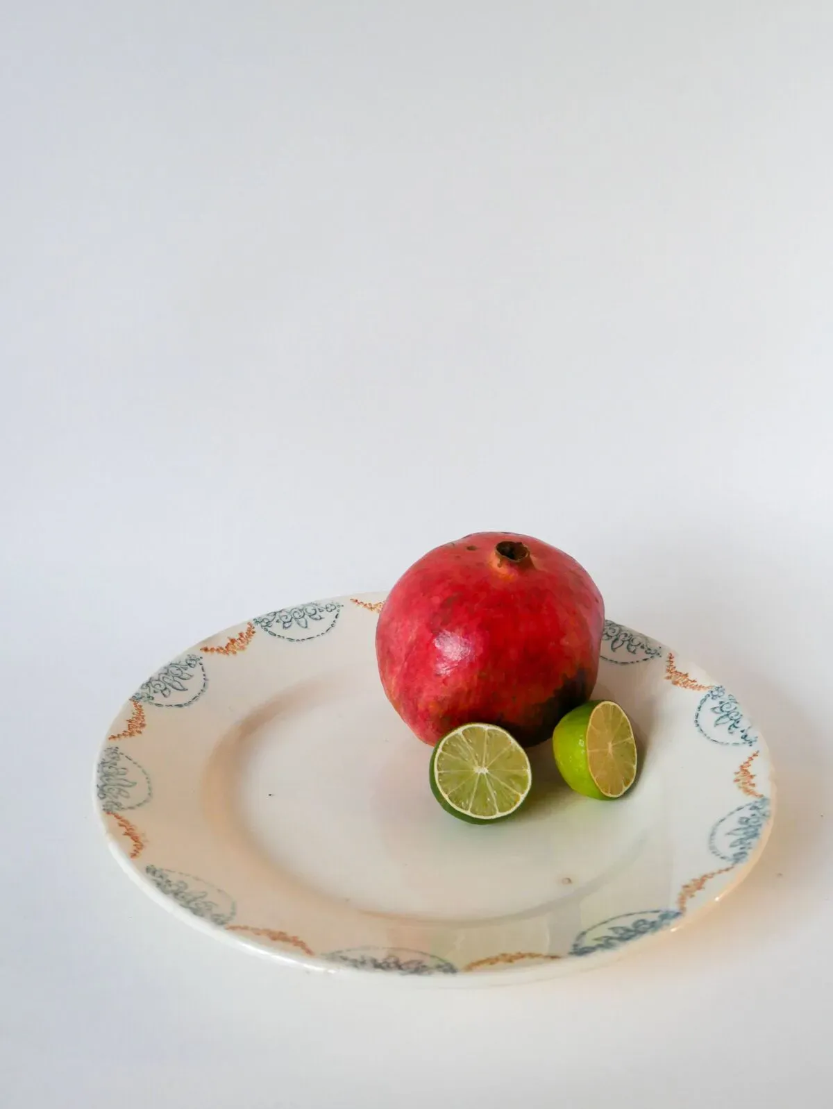 Illustration numéro 4 du produit Plat en terre de fer Longwy bleu et orange XIXème