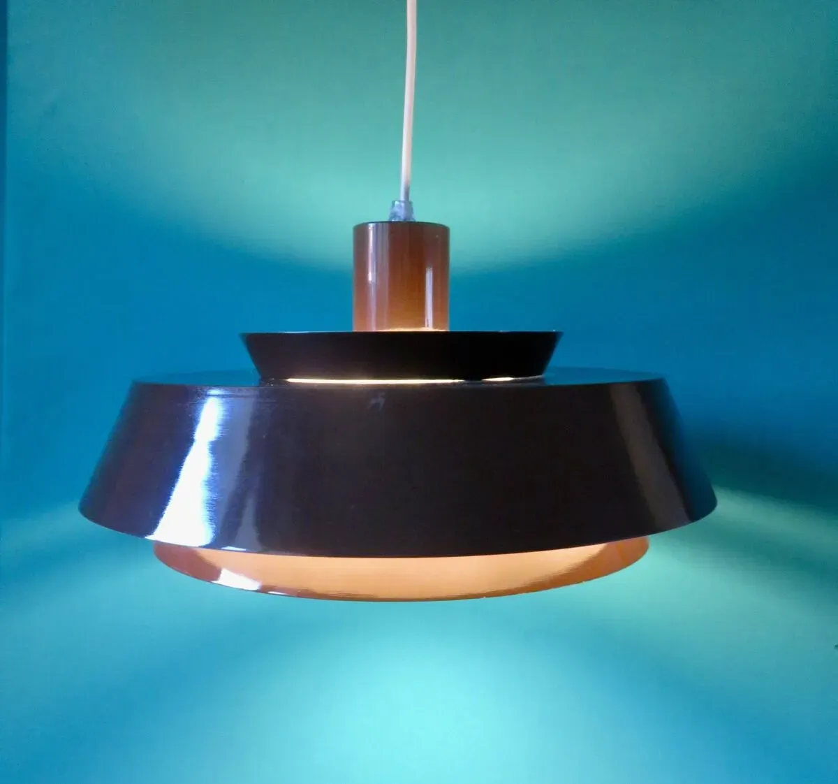 Illustration numéro 4 du produit Suspension laqué brun, modèle taklampa par ''e.s.horn'', danemark 1970