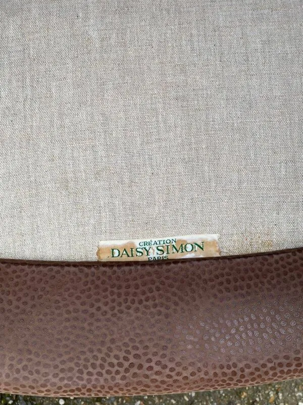 Illustration numéro 4 du produit Fauteuil club art déco Daisy Simon en cuir beige et bois