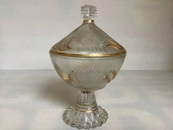 Illustration numéro 4 du produit Bonbonnière base perlée et dorée