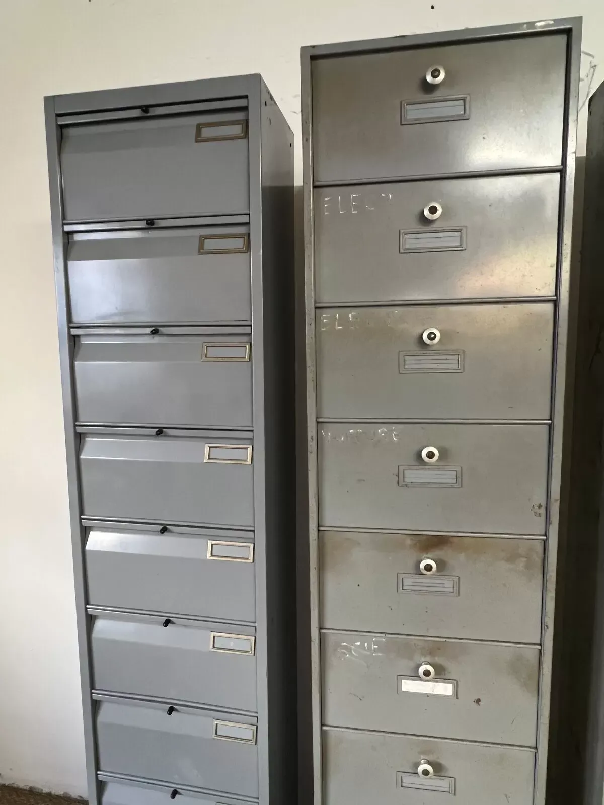 Illustration numéro 4 du produit Lot de 5 meubles métal à clapets industriel