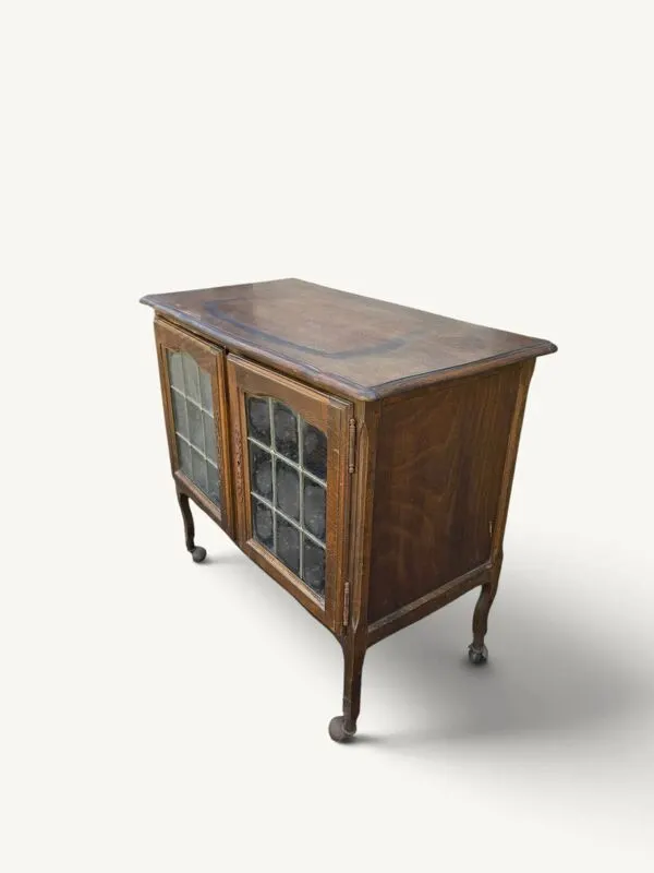 Illustration numéro 4 du produit Petit buffet vitré Art nouveau en chêne et verre plombé