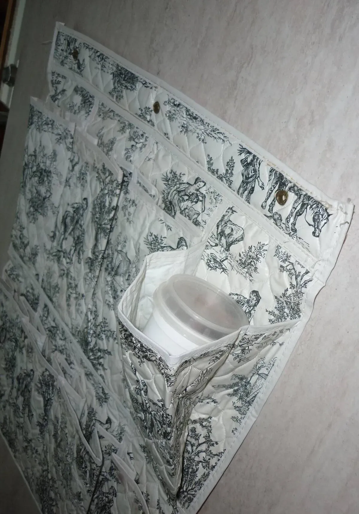 Illustration numéro 4 du produit Rangement mural à soufflets