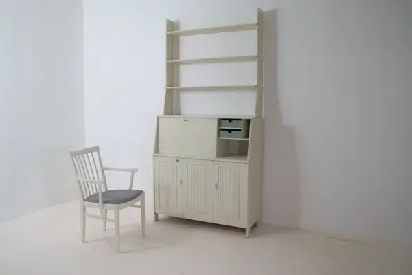 Illustration numéro 4 du produit Secrétaire Bibliothèque avec son fauteuil « Vardags » de Carl Malmsten, Suède 1960s