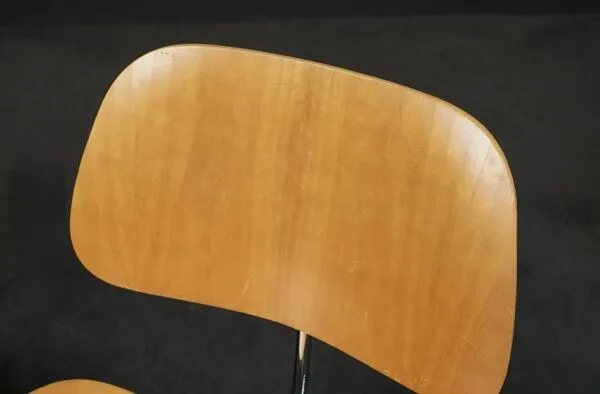 Illustration numéro 4 du produit Plywood Group DCM  Vitra