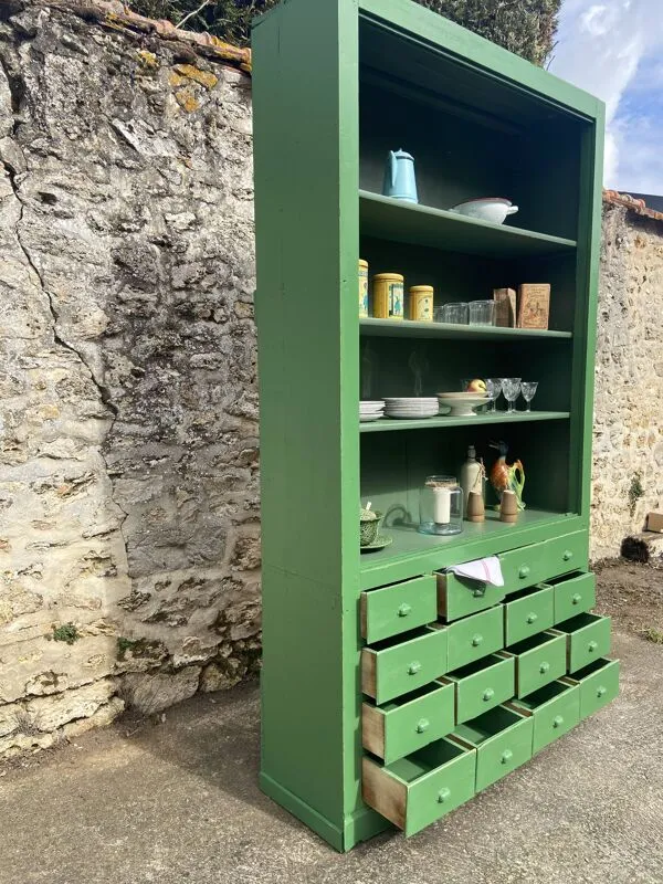 Illustration numéro 4 du produit Ancien meuble de quincaillerie