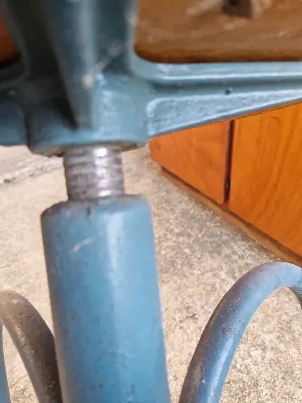 Illustration numéro 4 du produit Tabouret industriel d'architecte