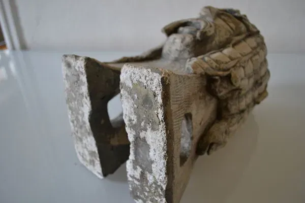 Illustration numéro 4 du produit Lampe sculpture tete gaulois signee Mazoyer 1977