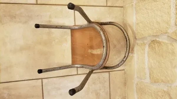 Illustration numéro 4 du produit Chaise d'école années 50