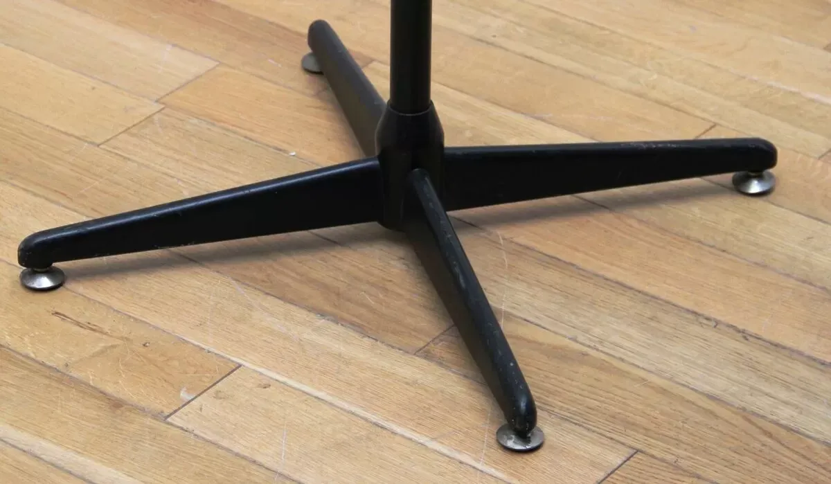 Illustration numéro 4 du produit Portemanteau industriel, 1960