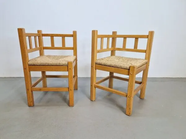 Illustration numéro 4 du produit Chaises d'angle en chêne et paille de style Art Déco moderniste néerlandais, années 1950, ensemble de 2