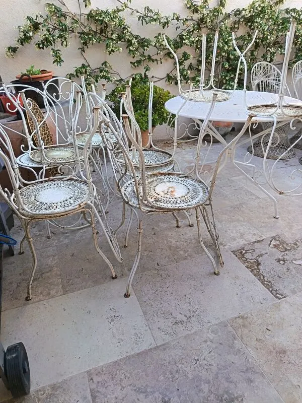 Illustration numéro 4 du produit 12 chaises Fermob 1900 et table Montmartre