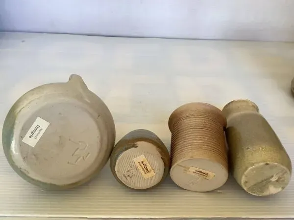 Illustration numéro 4 du produit Sept vases céramiques beiges grises