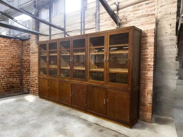 Illustration numéro 4 du produit Vitrine industrielle XL vintage haute / armoire de laboratoire / armoire