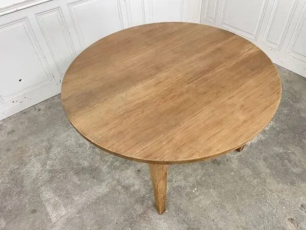 Illustration numéro 4 du produit Table ronde en frêne sixties