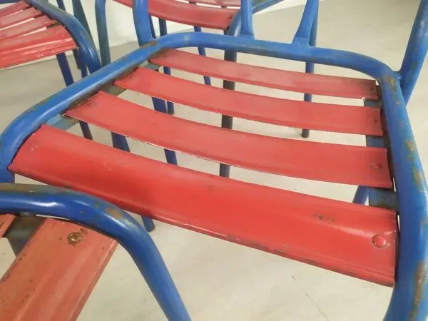 Illustration numéro 4 du produit Série de 8 chaises bistrot métal