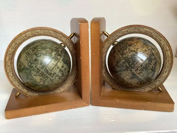 Illustration numéro 4 du produit Paire de serre livres mappemonde bois