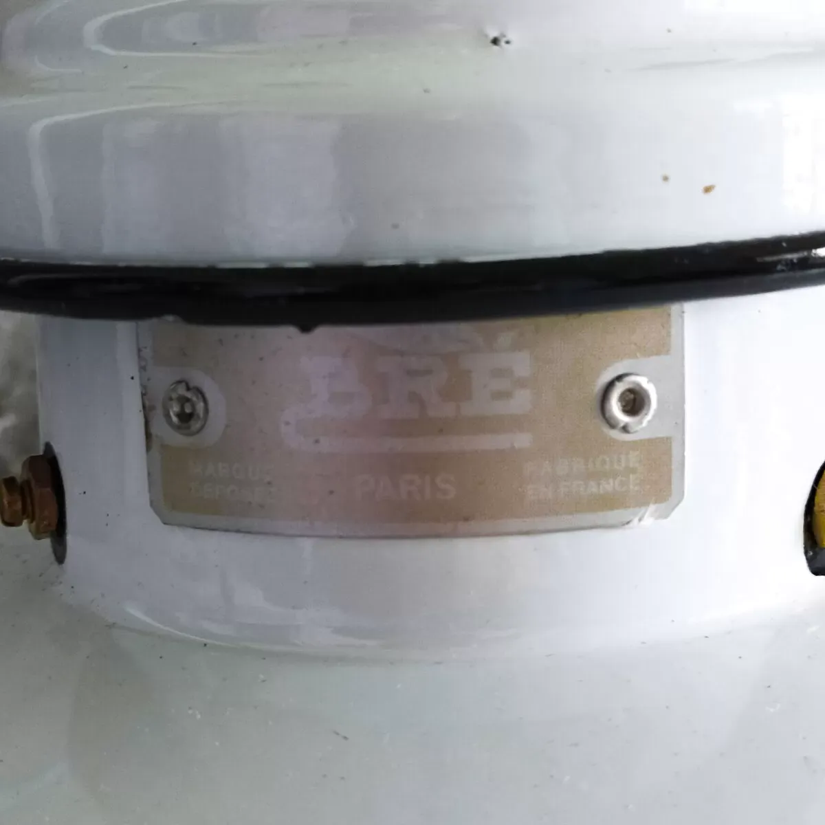 Illustration numéro 4 du produit Ancienne suspension en tôle émaillée avec coupelle en verre