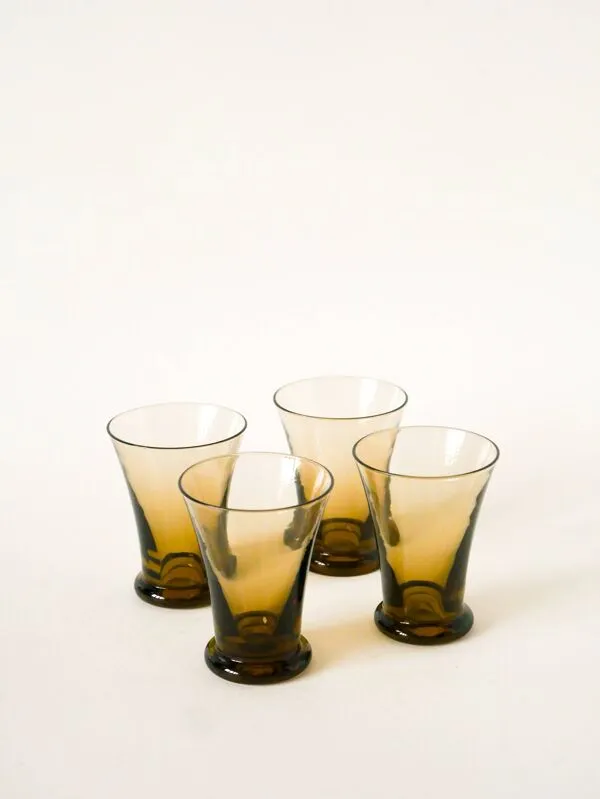 Illustration numéro 4 du produit Ensemble de 4 petits verres en verre fumé, Art Déco, 1930
