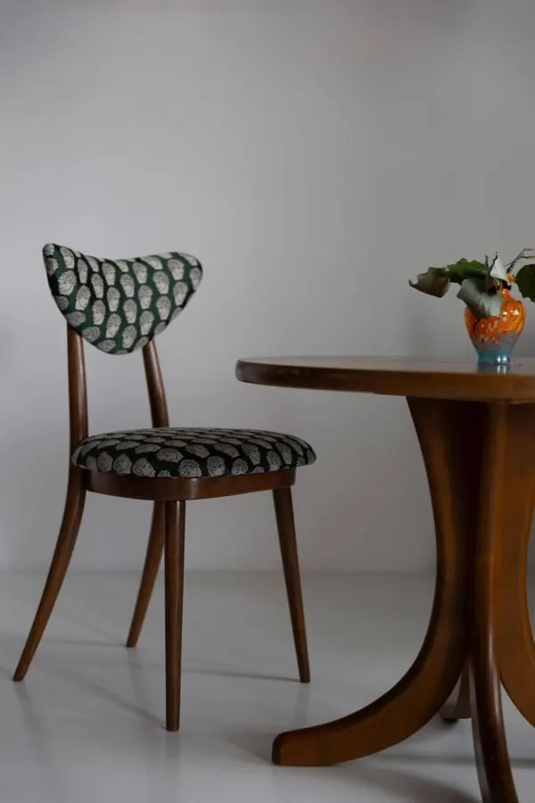 Illustration numéro 4 du produit Chaise Cœur en Bois de Noyer, Europe, Années 1960