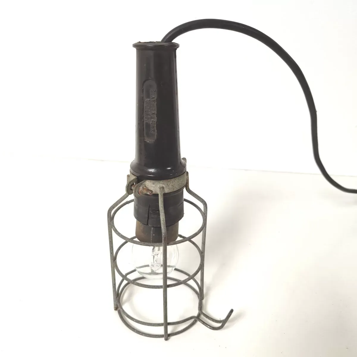 Illustration numéro 4 du produit Lampe baladeuse atelier industrielle Atrow