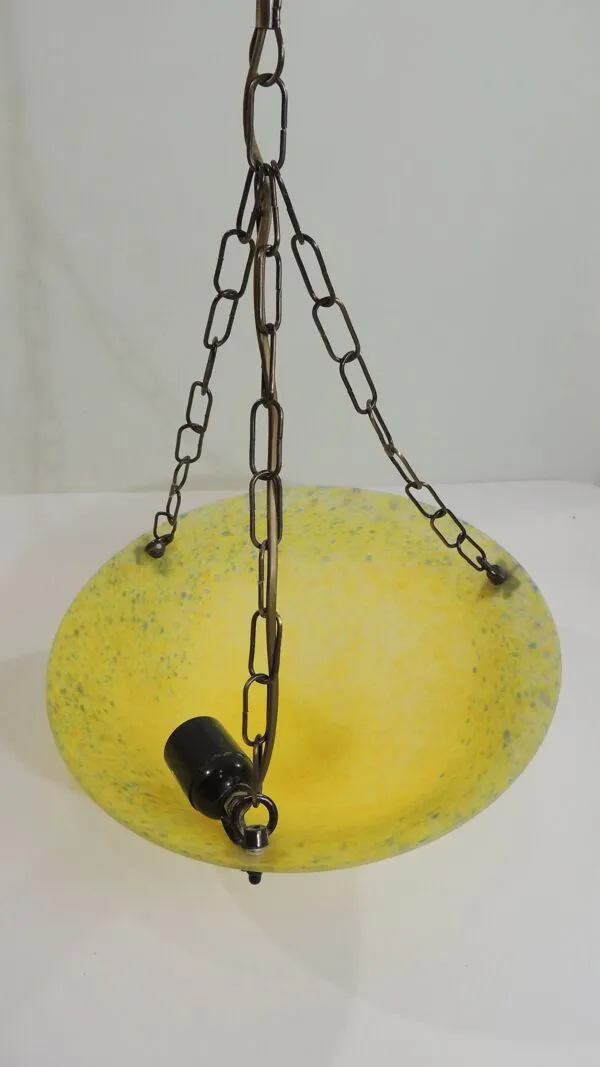 Illustration numéro 4 du produit Suspension vintage années 70 en verre moucheté jaune – Lustre rétro à chaîn