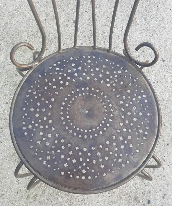 Illustration numéro 4 du produit Chaise en métal coudé