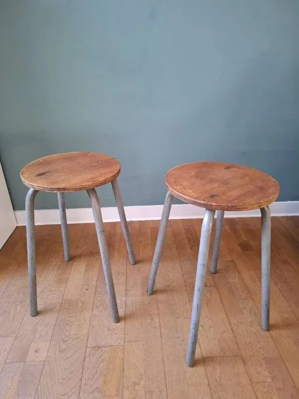 Illustration numéro 4 du produit Paire de tabourets industriels